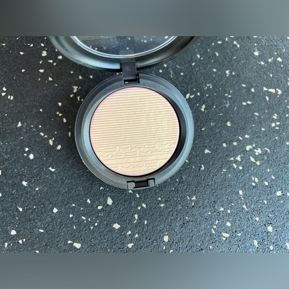 MAC | EXTRA DIMENSION SKINFINISH HIGHLIGHTER - Picture 5 of 9